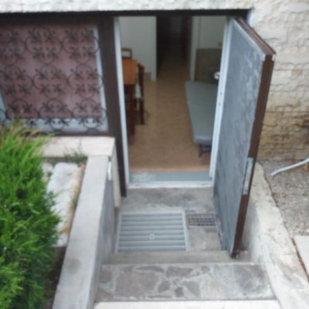 Garden Basement - Seminterrato Max 4 Ospiti - Fiumicino Vicino Aeroporto E Fiera Apartment Exterior foto