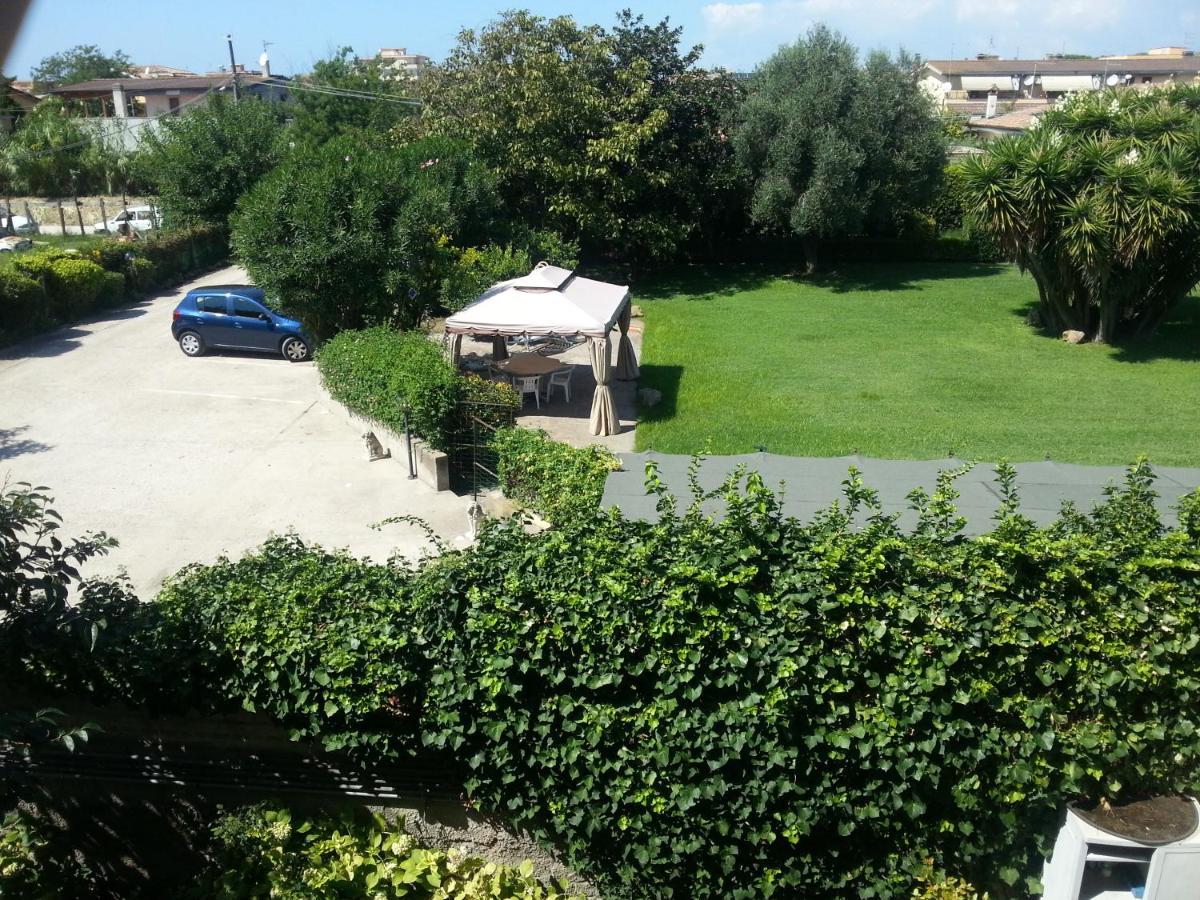 Garden Basement - Seminterrato Max 4 Ospiti - Fiumicino Vicino Aeroporto E Fiera Apartment Exterior foto