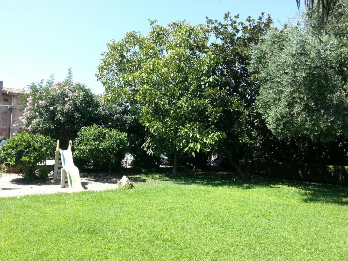 Garden Basement - Seminterrato Max 4 Ospiti - Fiumicino Vicino Aeroporto E Fiera Apartment Exterior foto