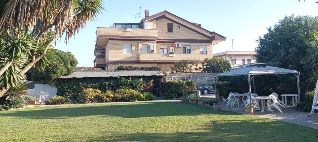 Garden Basement - Seminterrato Max 4 Ospiti - Fiumicino Vicino Aeroporto E Fiera Apartment Exterior foto